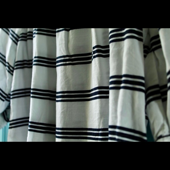 Off-the-Shoulder Striped Blouse - Picture 3 of 4